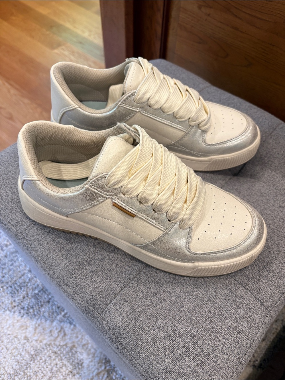 Dr. SCHOLLS Women’s Casual Low-Top Sneakers in Cream and Silver